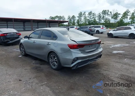 2022 Kia Forte Lxs z USA, uszkodzony, nr VIN 3KPF24AD4NE472231